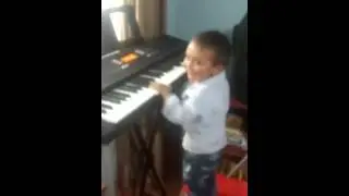 Tocando la organeta!