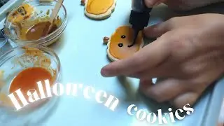 Halloween cookie decorating with naturally colored icing