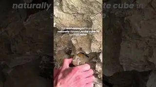Этот археолог нашел в испанской шахте куб пирита естественной формы.