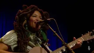 Valerie June - Tennessee Time (Live on eTown)