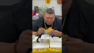 好久没吃炸鸡了，猴哥今天和美女边吃边玩游戏，简直太过瘾了 #food
