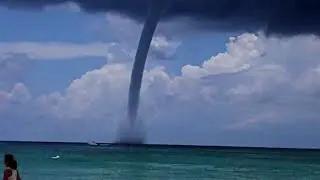 Waterspout in Spain! The storm caused a powerful tornado and hail.