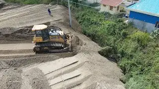 Big Dozer Equipment operator Skills Pushing Sand in Top Action Stronger Power Construction Machines