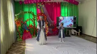 Сайыс анасы мен қызы .би папури