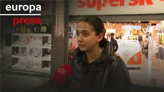 Viajeros se ven afectados por retrasos en trenes en la estación de Atocha