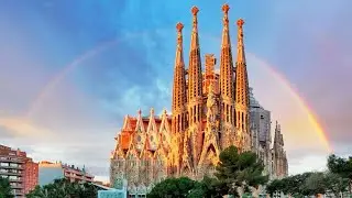 La Sagrada Família Basilica by Antonio Gaudí - Barcelona, Spain