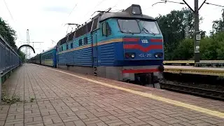 ЕР9м-557 і ЧС4-210 з поїздом 56 Рахів - Київ