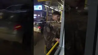 Еду в автобусе после съемки блога домой