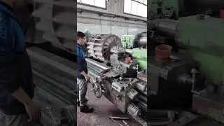 Old school machining masters at work 🏭🛠️ #machining