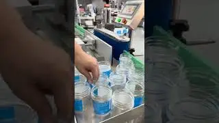 Glass bottle jar adhesive label rolling labeling machine automatic labeling video