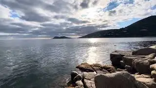 Bruits d&rsquo;eau de la Mer M&eacute;diterran&eacute;e dans les rochers, glouglous tout doux