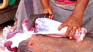 Butcher cuts of beef at roadside meat shop, Best meat cutter knife skills, How to cutting cow leg