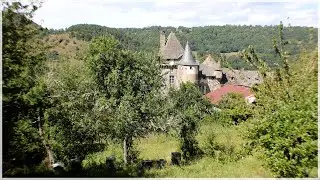 Cantal, ici le château de Jarousset et Pierrefort aux portes de là verrons
