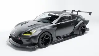Процесс сборки широкофюзеляжного супер-GT GR86 от DRVNmind x Sayber Design