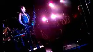 WATCH ANDY BIERSACK JUMP AND BREAKS HIS NOSE AND RIBS AND THEN HE BACK SINGING!!