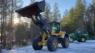 K&ouml;p Hjullastare Volvo L90F med grusskopa p&aring; Klaravik