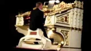 Chris Elliott plays The Wonder Morton Organ at Loew's Jersey Theater