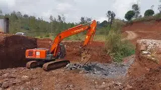 Hydraulic Breaker in Action &ndash; Rock Excavation for Box Culvert!