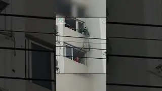 Люди спасли кошку, застрявшую на выступе высотного здания!