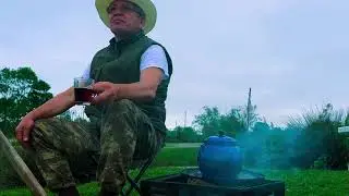 Doğada Hamburger ve çay keyfî