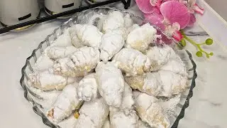 РОГАЛИКИ ИЗ ДВУХ ИНГРЕДИЕНТОВ! Поспорю ,что это самый лучший  рецепт рогаликов 👌 