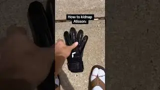 GOALKEEPERS, WOULD IT WORK WITH YOU? 😂🧤#shorts #goalkeeper #trending #goalkeepergloves