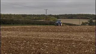 Drilling with a new Holland t7 260 in Wiltshire ￼
