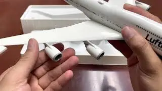 SKR1040 unboxing. SKYMARKS LUFTHANSA 747-8I 1/200 W/GEAR NEW LIVERY  by SkyMarks Models.