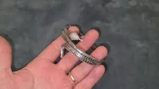 18ct White Gold Diamond Snake Serpent Bangle Bracelet