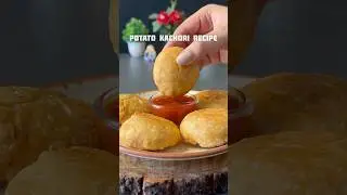 Trending recipe of Aalu Pyaz kachori #shorts #recipe #kachori #crunchy #samosa