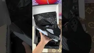 What shoe it is?   #airjordan #jordanshoes #aj #jumpman #nikeshoe #unboxing