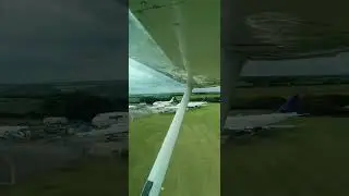 Landing on Runway 26LH at Kemble Airport in the Cotswolds with a strong gusty headwind 😎