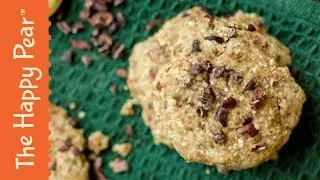 RAW VEGAN CHOCOLATE CHIP COOKIE | THE HAPPY PEAR