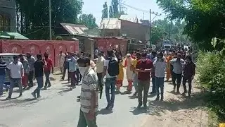 Budgam: Police  Foils KPs Protest , Resort To Lathi Charge, Teargas Shelling