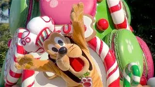 [Pluto] Santa Village parade 2013 (Tokyo Disneyland)