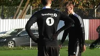 Henriksen og Seln&aelig;s i krangel: - Du er jo v&aelig;rre enn S&oslash;rloth! | H&oslash;y tenning og masse m&aring;l p&aring; feltet