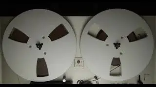 Plan frontal d'un magn&eacute;tophone &agrave; bobines vintage  Images