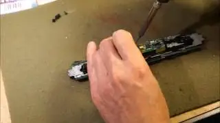 05 Model Trains - MRC 1930 Drop In Decoder Installation - Installing The Decoder Part 02