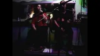 M&ocirc;nica Vicentin e Will Mour&atilde;o cantando no Nosso Mar
