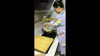 在孩子眼里妈妈就是万能的，是她们心中的超人🦸‍♀️……妈妈给了孩子全部的爱，从连煎个鸡蛋都不会，到现在变着花样给孩子做吃的，这就是所有妈妈们的蜕变……#记录真实生活 #六一就是要快乐呀 #平平淡淡