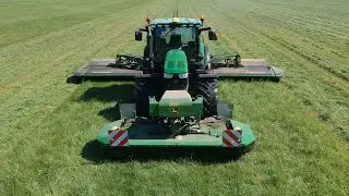 JD mowing silage