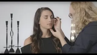 Un regard intense &eacute;tape par &eacute;tape