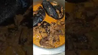 Jinsi ya kupika kambale/samaki mkavu wa nazi😋😋