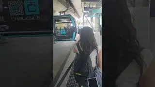 Abordando el Cablebus en la estaci&oacute;n Los Pinos
