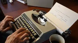 Royal Mercury ultraportable typewriter demo, pica font
