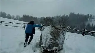 PROFESIONÁLOVÉ:   KŮŇ NA FARMĚ, ZIMA