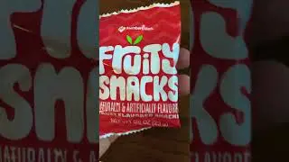 I GOT THE OFF BRAND FRUITY SNACKS LETTSSS GOOO #mariomovie #mario #peach #fruit
