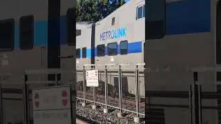 SCAX 672 leads into Tustin with 904 trailing