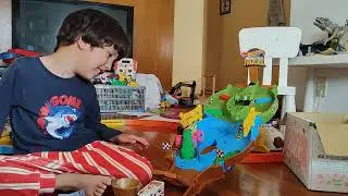 Shion Juguetes (La Carrera Monster Truck Hot Wheels)