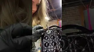 Mirror finish on this custom/restored patent leather bag! 👜🪞(@sunevarbil)